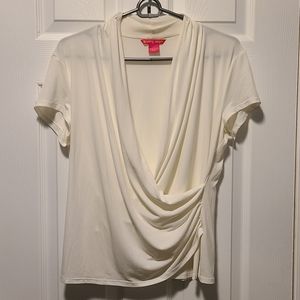 SUNNY LEIGH FAUX CROSSOVER DRAPED FRONT SHORT SLEEVE TOP, SIZE L